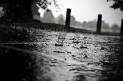 新京报：北京迎入汛以来最强降雨，中央气象台发布今年首个暴雨橙色预警